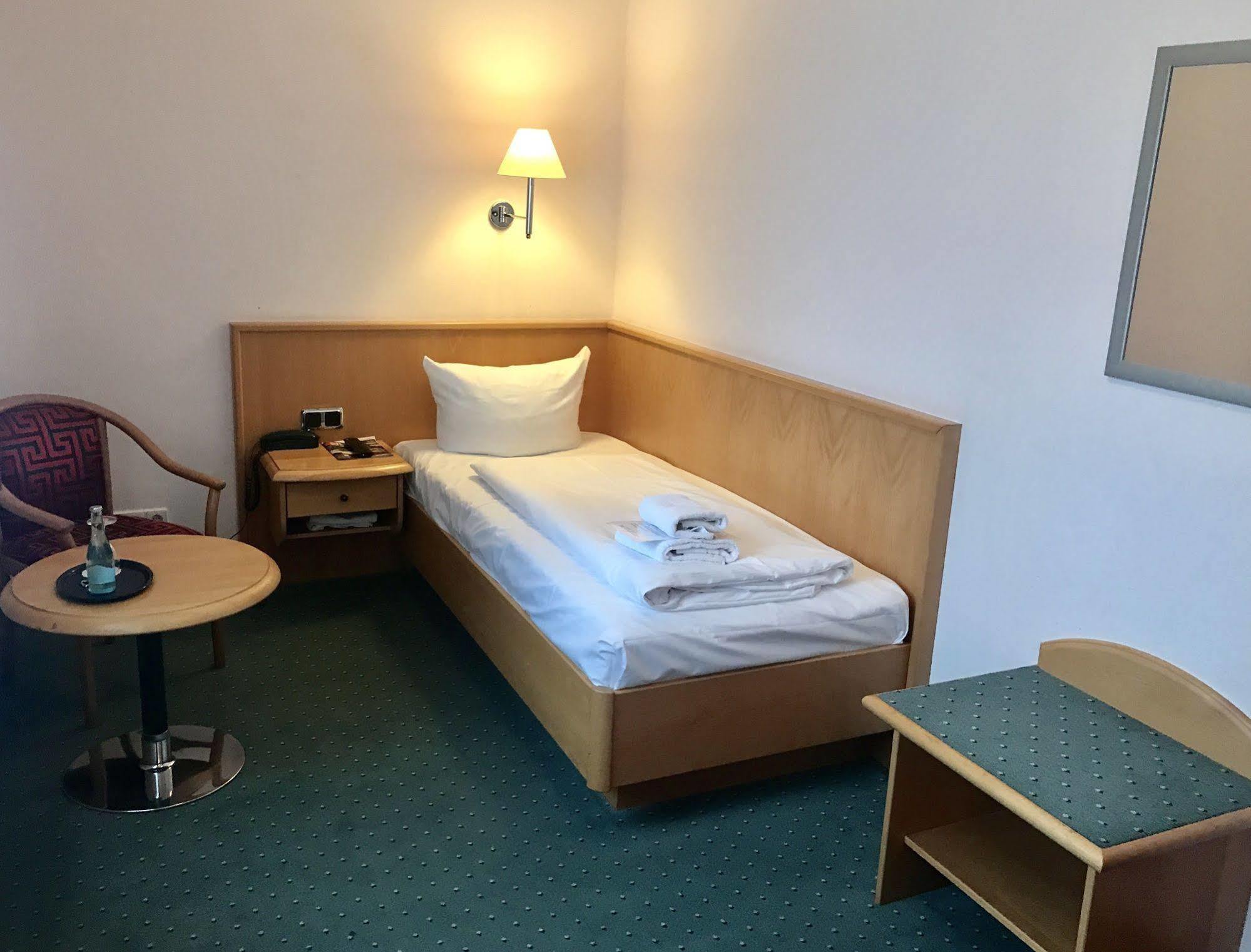 Hotel Berlin - Greenline Hotel ツォッセン エクステリア 写真