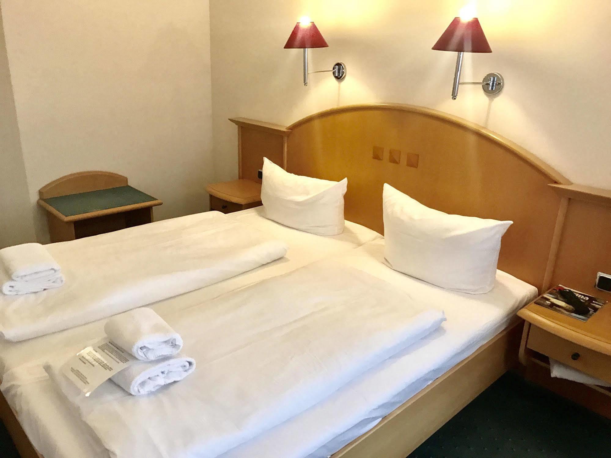 Hotel Berlin - Greenline Hotel ツォッセン エクステリア 写真